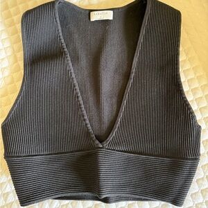 Barton aritizia crop top